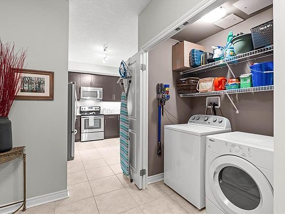 4th image of 330 Ridout St N Unit 1902