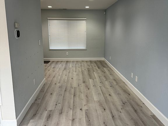 3rd image of 3068 Ironside Ct