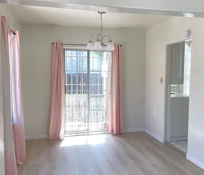 1046 N Crescent Heights Blvd — Photo 5