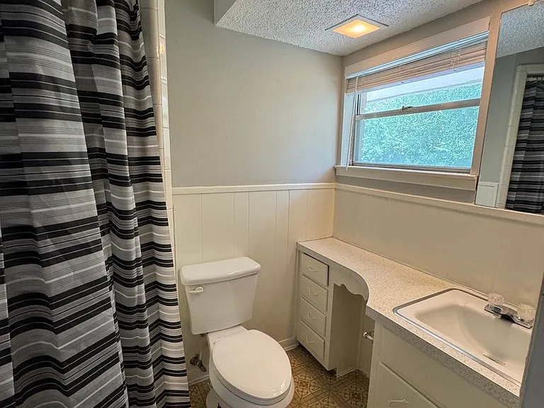315 N Walnut St — Photo 9