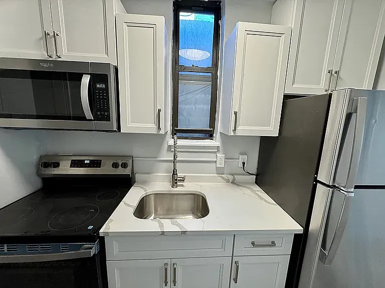 941 W Hamilton Street — Photo 9