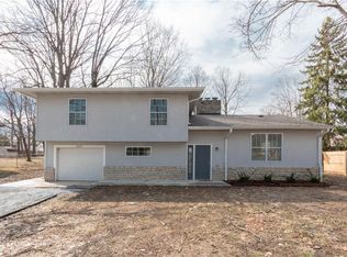 5619 Laurel Hall Dr, Indianapolis, IN