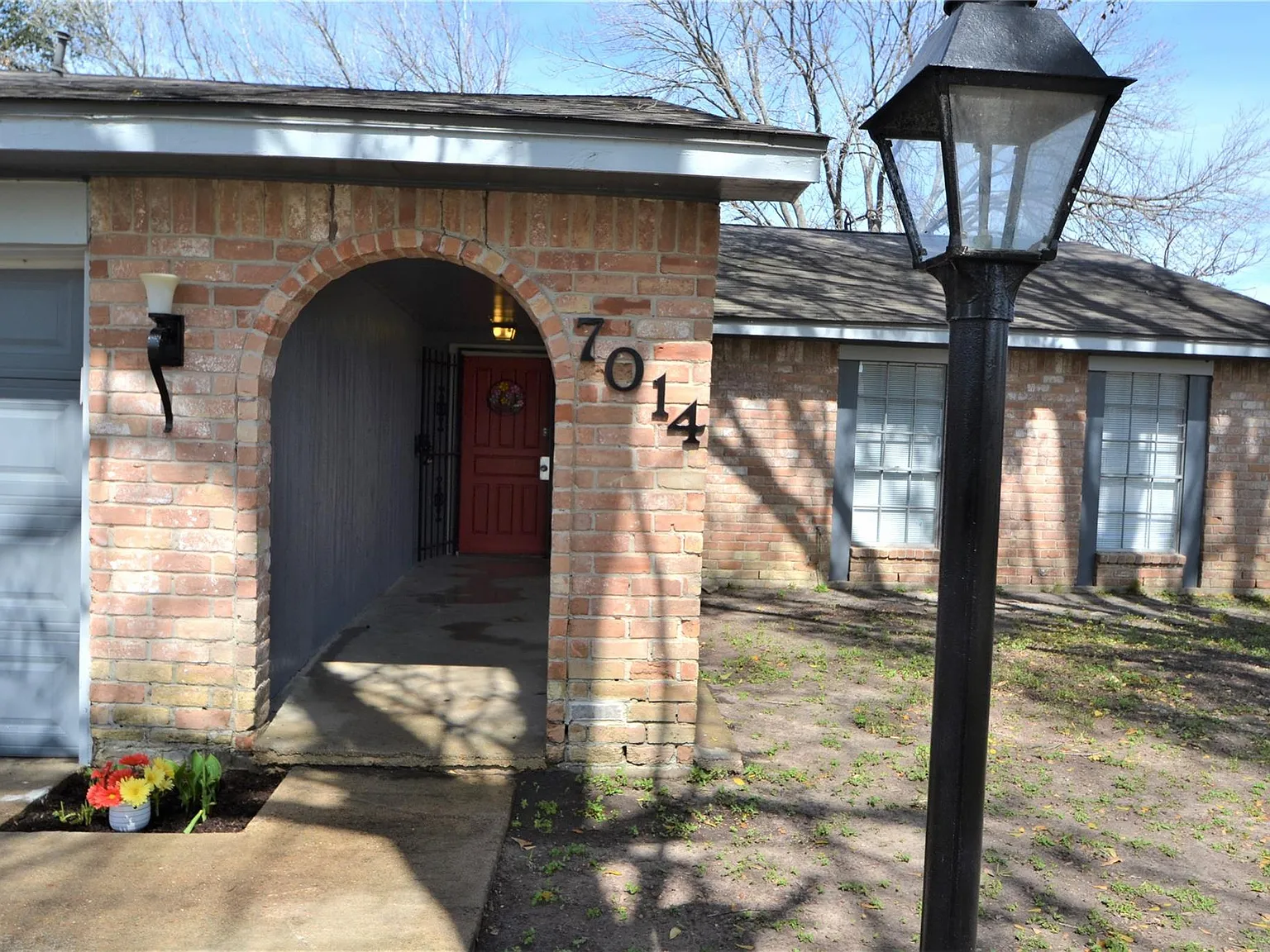 3 bed, 2.0 bath, 1644 sqft, $1,900 — Photo 3