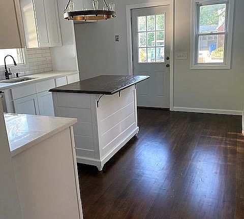 5th image of 452 Long Hill Ave