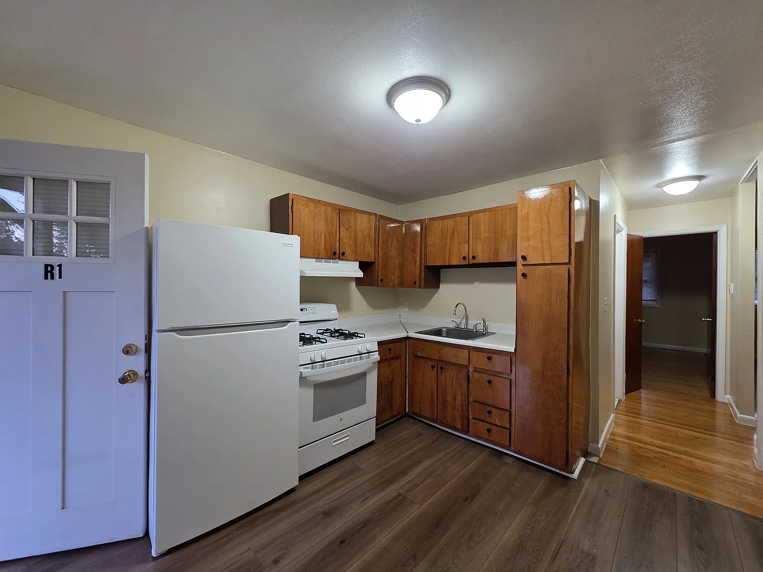 223 Fairfield St — Photo 3
