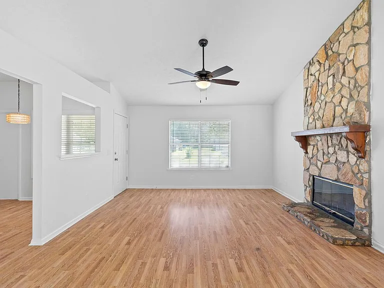 52 Woodcock Dr — Photo 6
