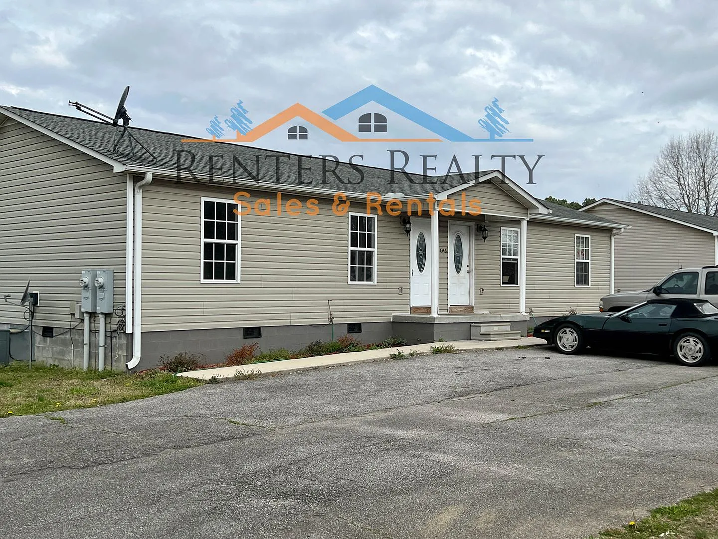 2 Bedroom Duplex House with Yard — Photo 1