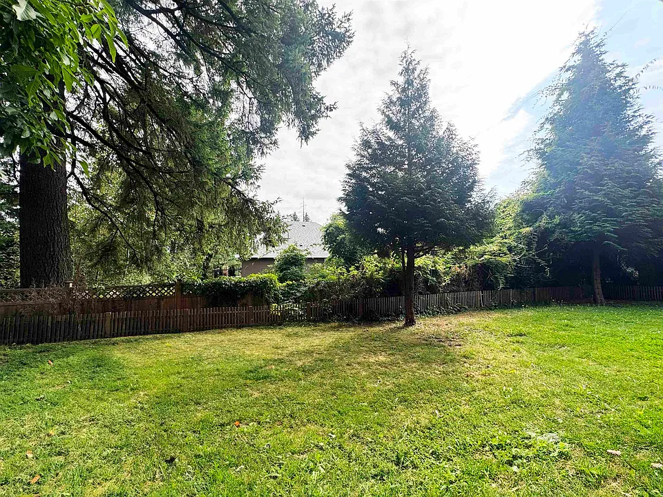 14000 Wellington Cres