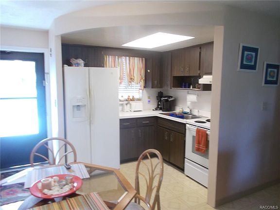2nd image of 1412 SE Paradise Ave