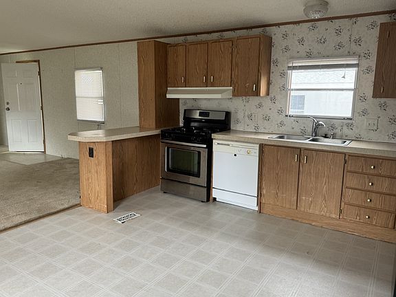 3rd image of 326 Columbine Dr #78