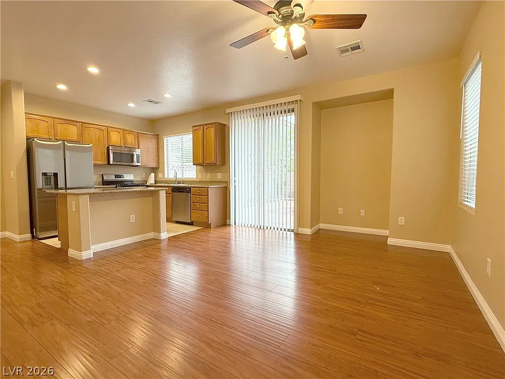 3 bed, 2.5 bath, 1493 sqft, $1,875 — Photo 4