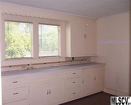 3rd image of 415 21st St SE