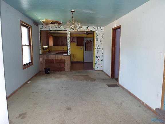 5th image of 1422 Mott Ave