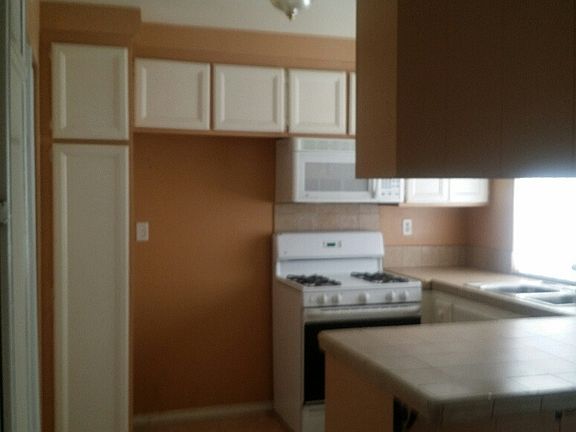 3rd image of 7925 Midhurst Dr