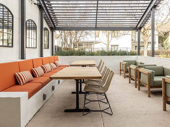 Outdoor Seating | Mira Vista Hills Apartments| Apartments for rent in Antioch, CA