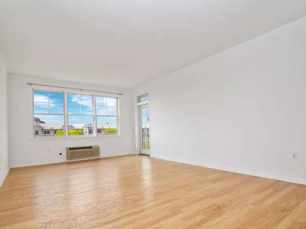 30 Freedom Way #405, Jersey City, NJ 07305