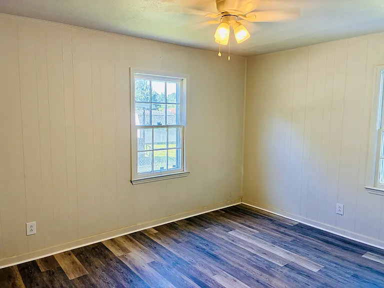 806 Miller Ave — Photo 17