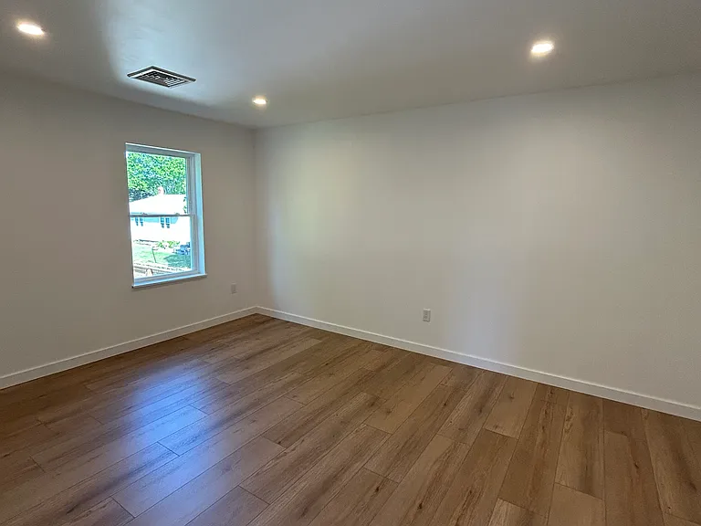 121 Sycamore St — Photo 11