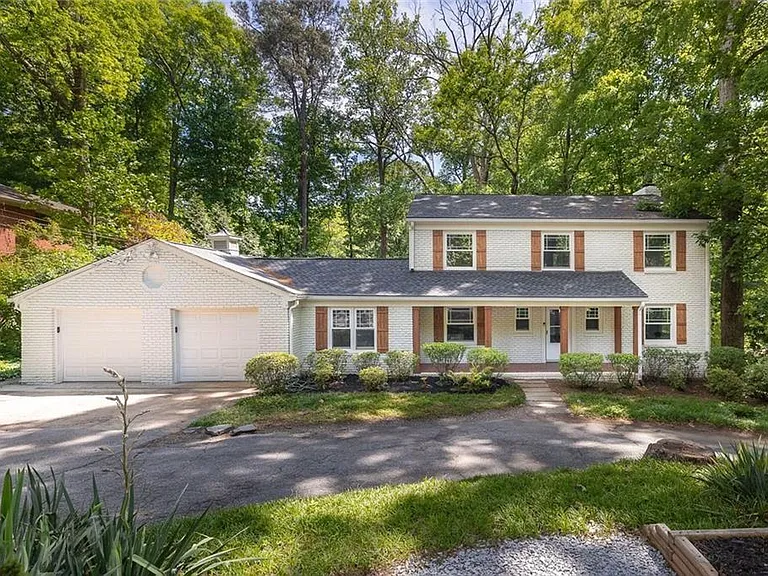 445 Forest Hills Dr — Photo 2