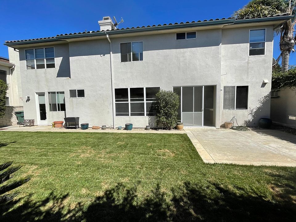 Spacious and grassy backyard