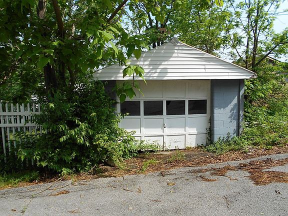 3rd image of 224 Parrish Ave