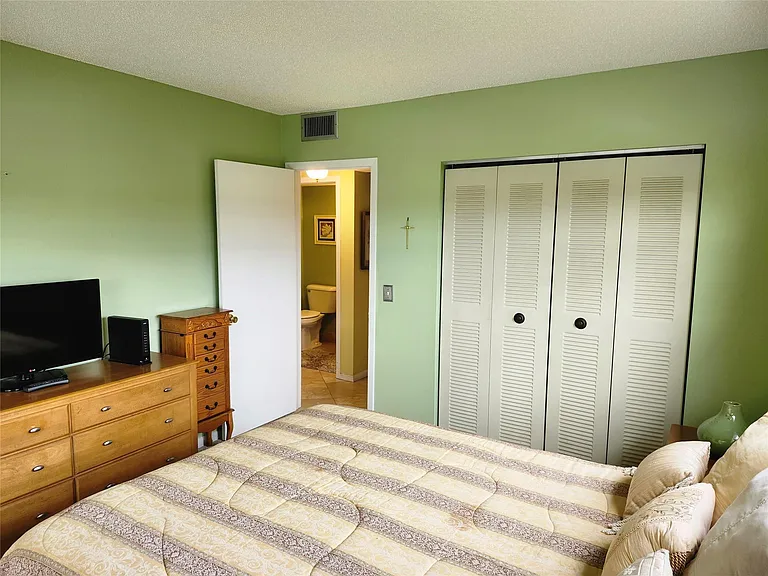 74 Preston E — Photo 14