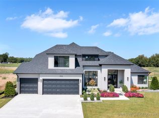 306 N 82nd Ct, Broken Arrow, OK 74014