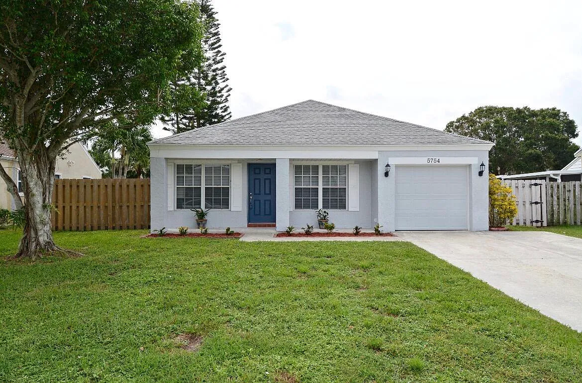 3 bed, 2.0 bath, 1191 sqft, $3,300 — Photo 2