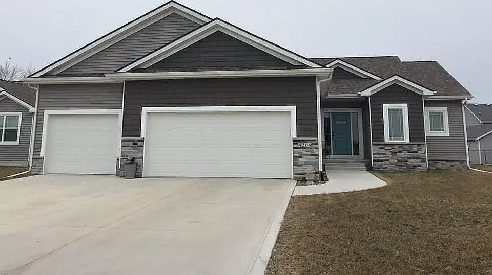 1st image of 4204 SW Ash Ct