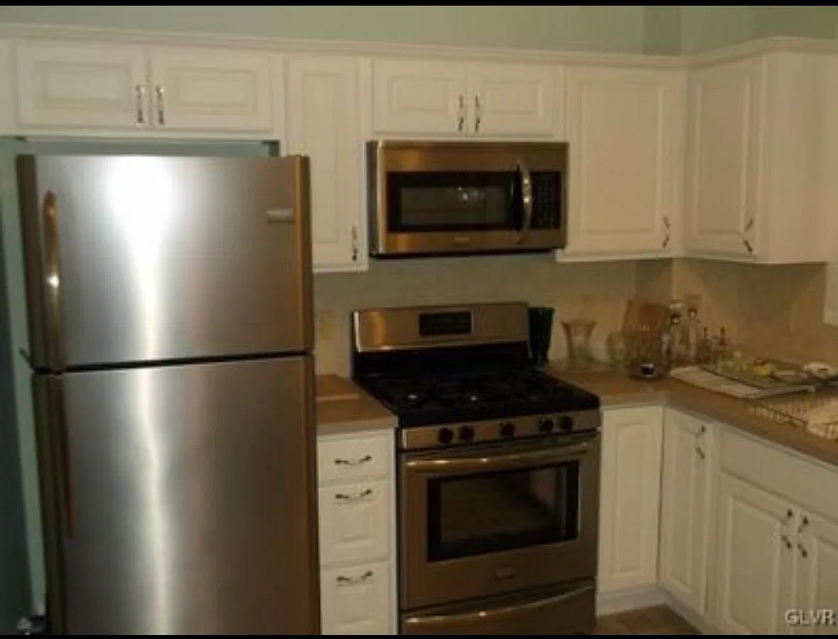 3 bed, 1100 sqft, $1,600 — Photo 4