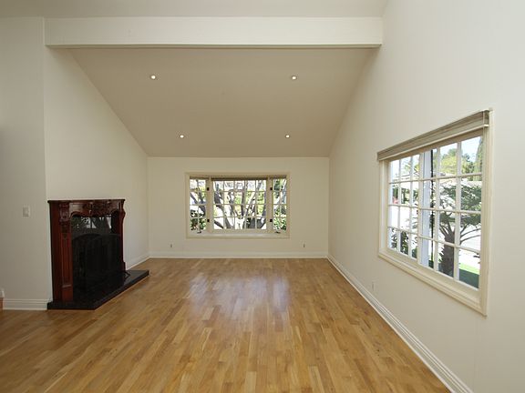 3rd image of 186 Poplar Crest Ave