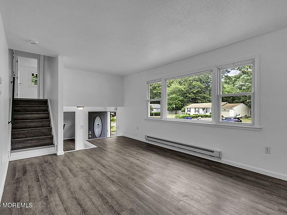 2nd image of 102 Buckhorn Lake Ct