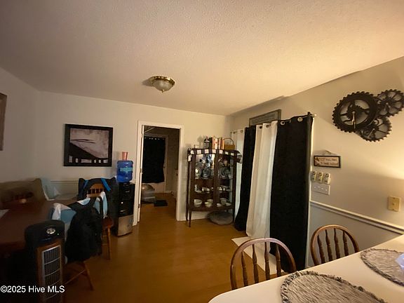 4th image of 1004 Newton Drive SE