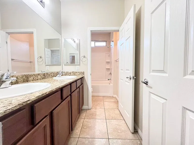 5729 Tideview St — Photo 7