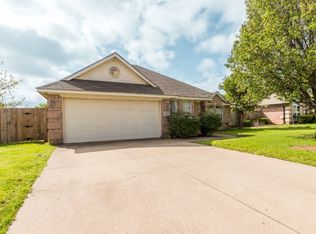 540 Meadowcrest Dr, Burleson, TX 76028