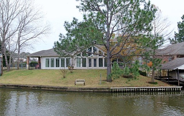 1st image of 111 Avery Ln
