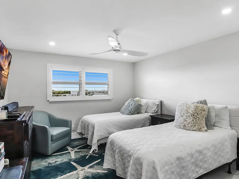 44 Yacht Club Dr #611 — Photo 18