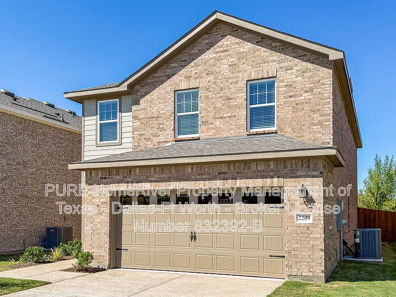 4 bed, 3.0 bath, 2247 sqft, $2,400 — Photo 2