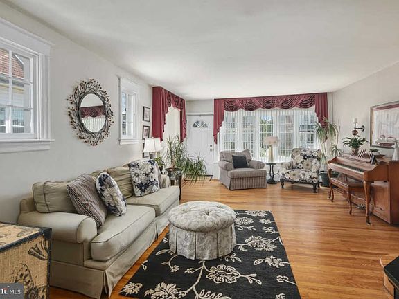 3rd image of 7710 Hasbrook Ave