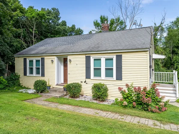 59 Nichols St, Leominster, MA 01453