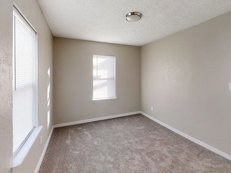 1305 E Brazos St — Photo 5