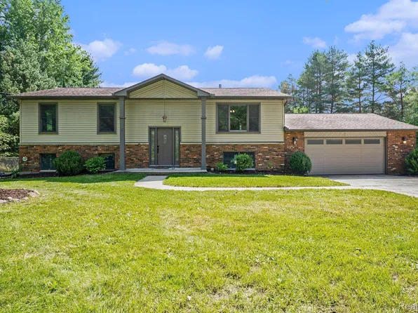 5107 Walker Rd, Davison, MI 48423