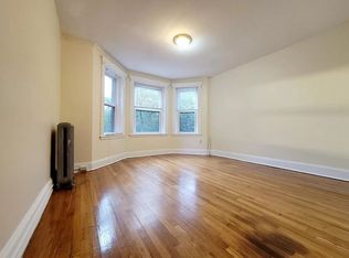 360 Riverway St #10, Boston, MA 02115