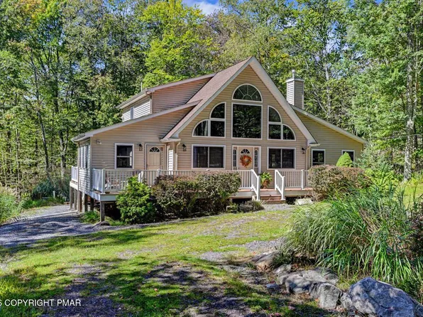67 Locust Ln, Gouldsboro, PA 18424