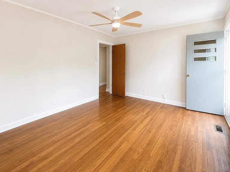 2620 Saint James Ave — Photo 2