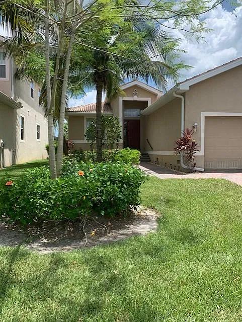 8669 Banyan Bay Blvd
