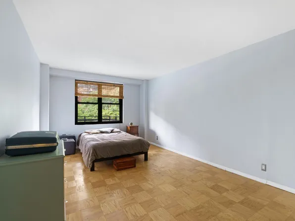 201 Saint Pauls Avenue image 8 of 29