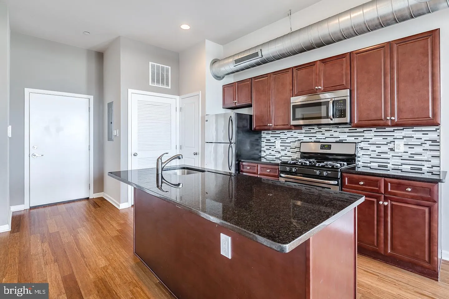 1509 W Girard Ave — Photo 1