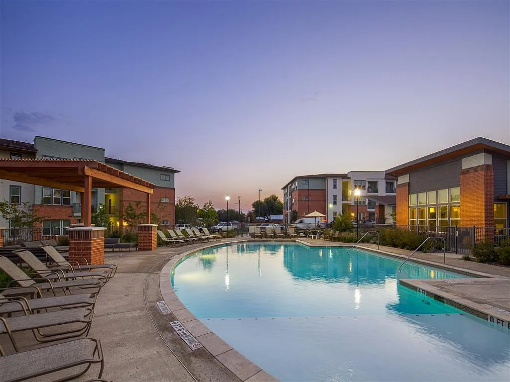 Sienna Pointe — Photo 2