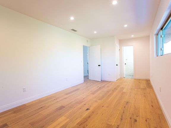 3rd image of 652 Vernon Ave #A